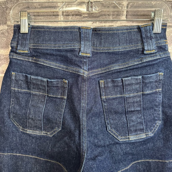SPANX Denim Shorts Dark Wash Stretchy Pull‎ On pockets - Picture 8 of 11